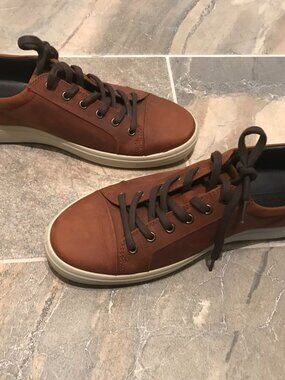 Men's ecco brand leather shoes (Size 11)